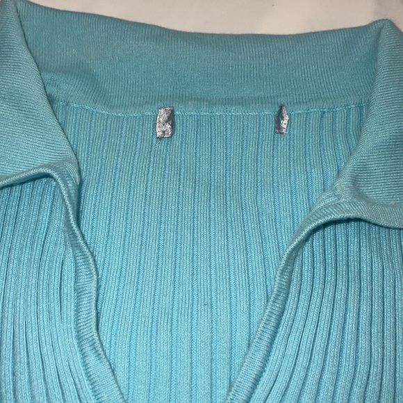 Vintage ribbed Y2K collared baby blue shirt - Picture 2 of 5